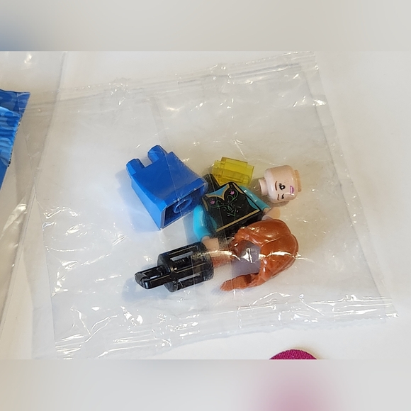 LEGO Anna from Frozen Minifigure (Disney Series 2) - Picture 2 of 4